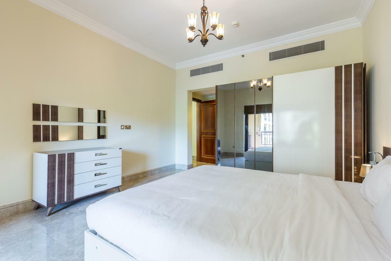 Beachfront Two Bedrooms On Palm Jumeirah By Deluxe Holiday Homes Dubai Ngoại thất bức ảnh