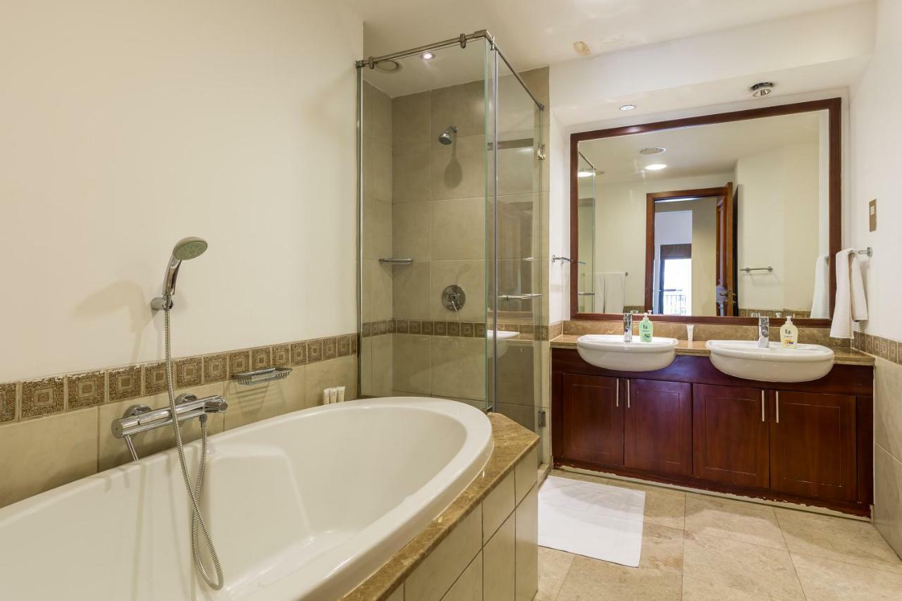 Beachfront Two Bedrooms On Palm Jumeirah By Deluxe Holiday Homes Dubai Ngoại thất bức ảnh