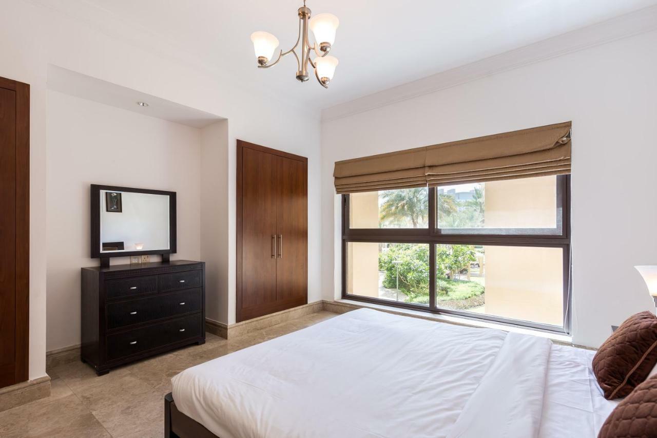 Beachfront Two Bedrooms On Palm Jumeirah By Deluxe Holiday Homes Dubai Ngoại thất bức ảnh
